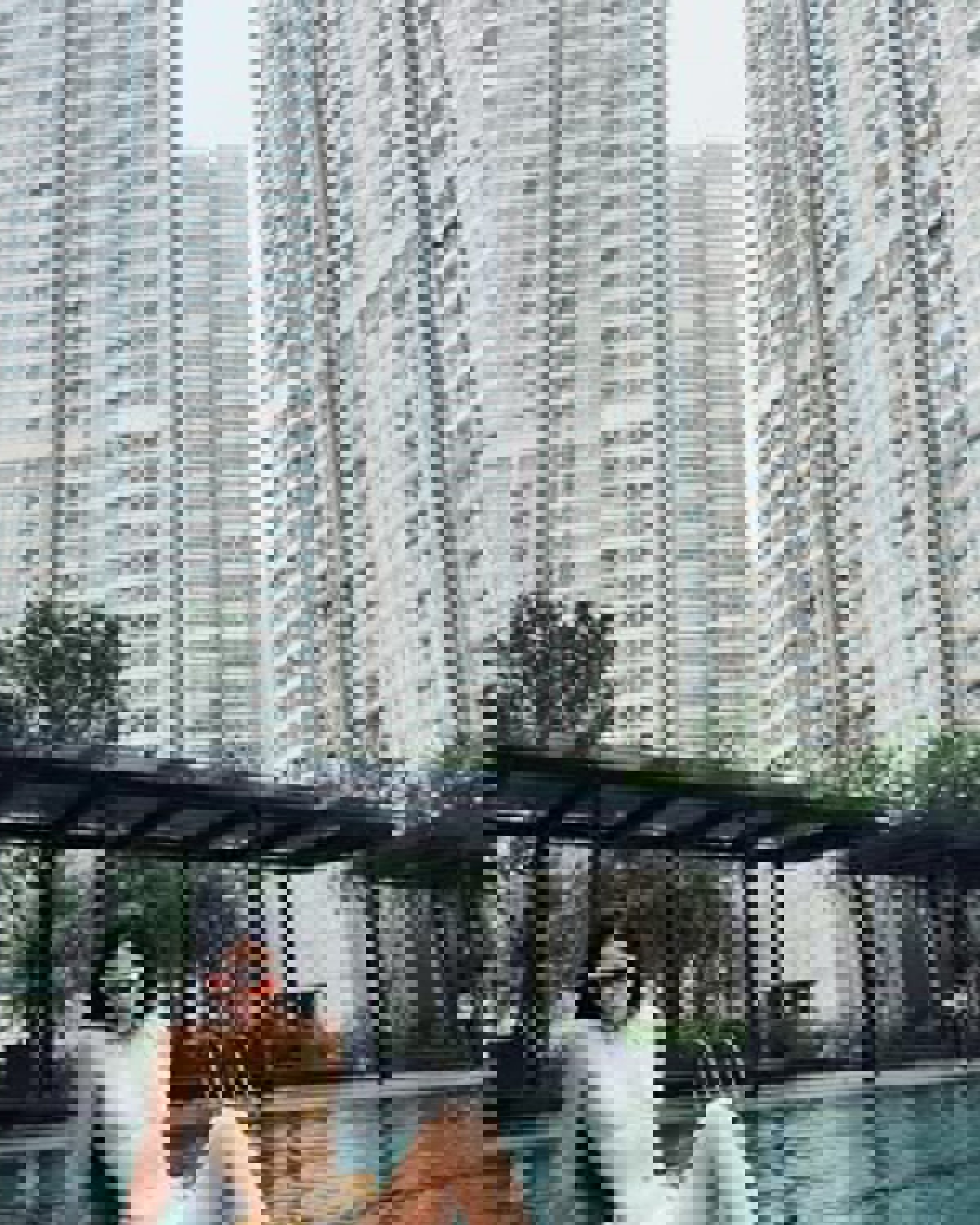 Review Lookbook Pool View