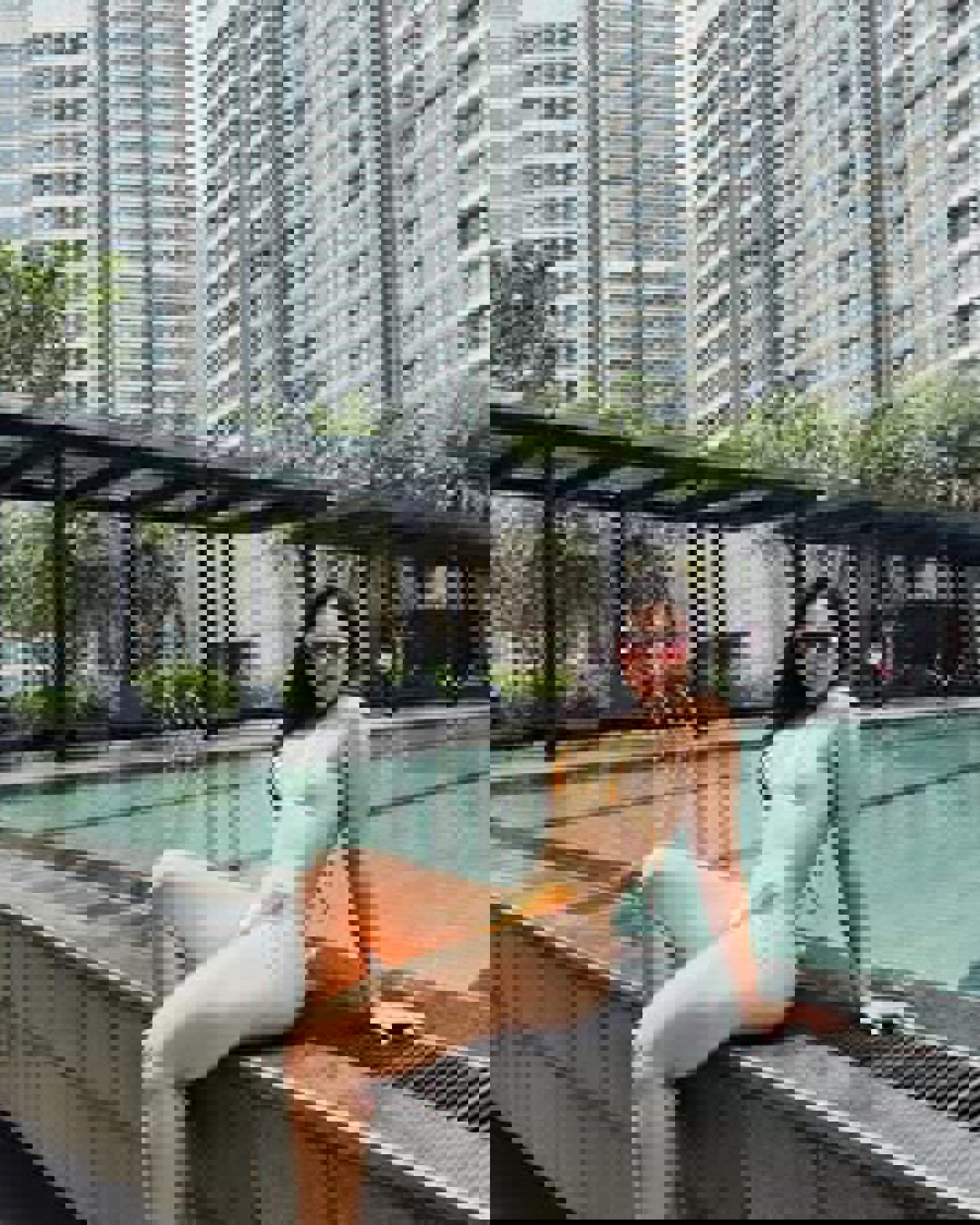 Khoảnh khắc đồ bơi PIA Curve trong ánh sáng nghỉ dưỡng.